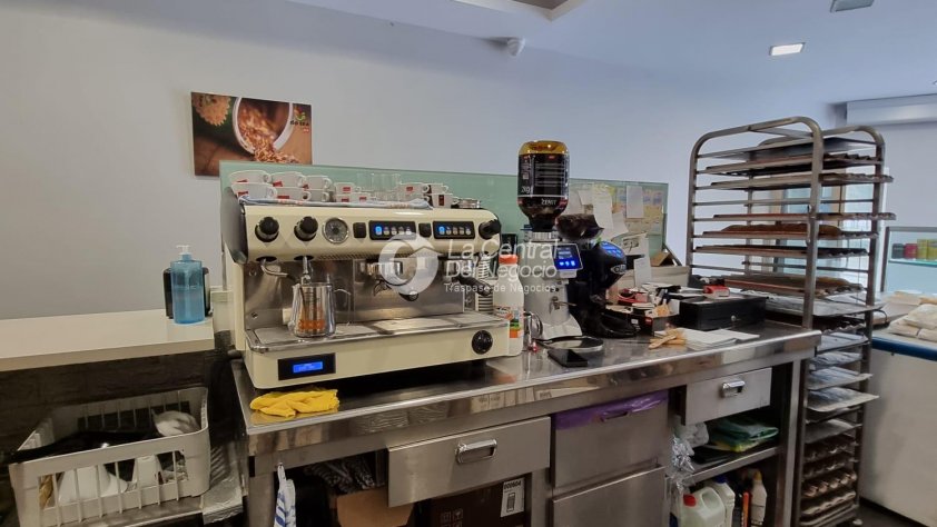 Traspaso Doble Licencia de Panadería y Bar en Badalona REF.GHT020