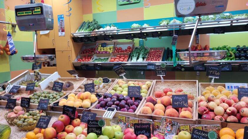 Venta Parada de Mercado de Frutas y Verduras en Barcelona REF.9376FP
