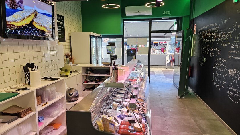 Traspaso Tienda de Alimentación en Hospitalet de Llobregat Ref.9440FP