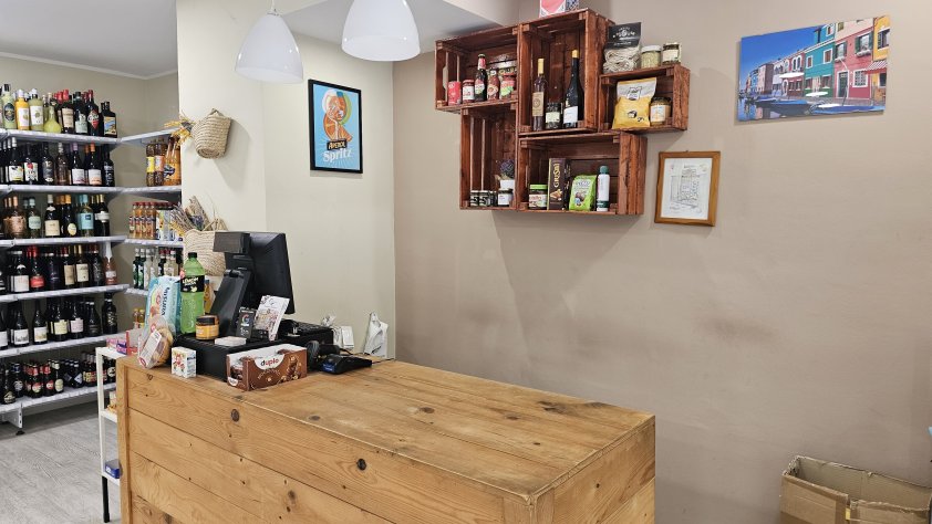 Traspaso Tienda de Alimentación en Sant Andreu, Barcelona REF.AS024
