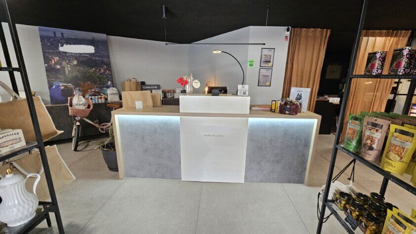 Traspaso Tienda de Alimentación Gourmet zona Horta-Guinardo en Barcelona Ref.9516FP